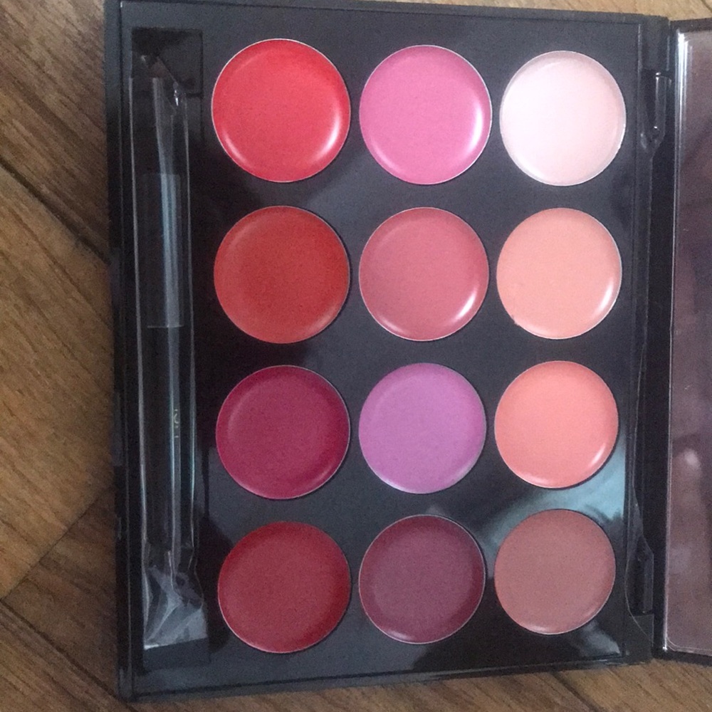 ISH lip statement palette